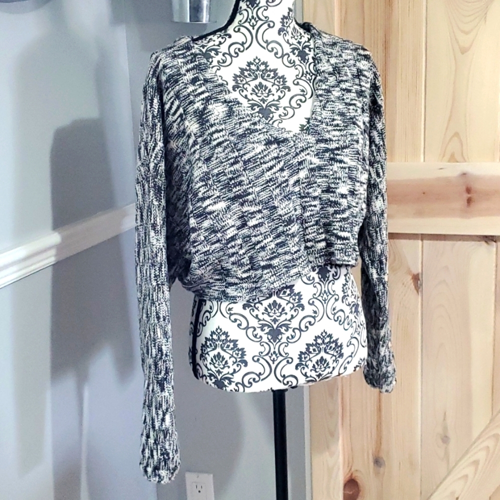 FOREVER 21 Sweater cropped size Med